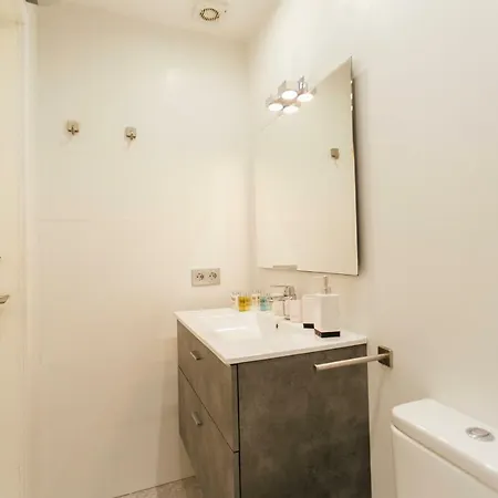 Minimalism And Modern- 2bd 1bth- Setas Apartment