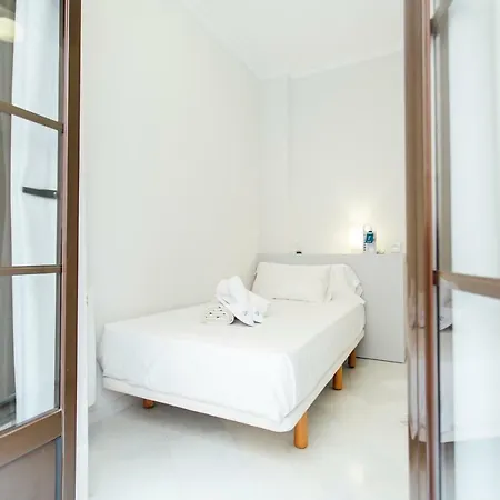 Minimalism And Modern- 2bd 1bth- Setas Seville